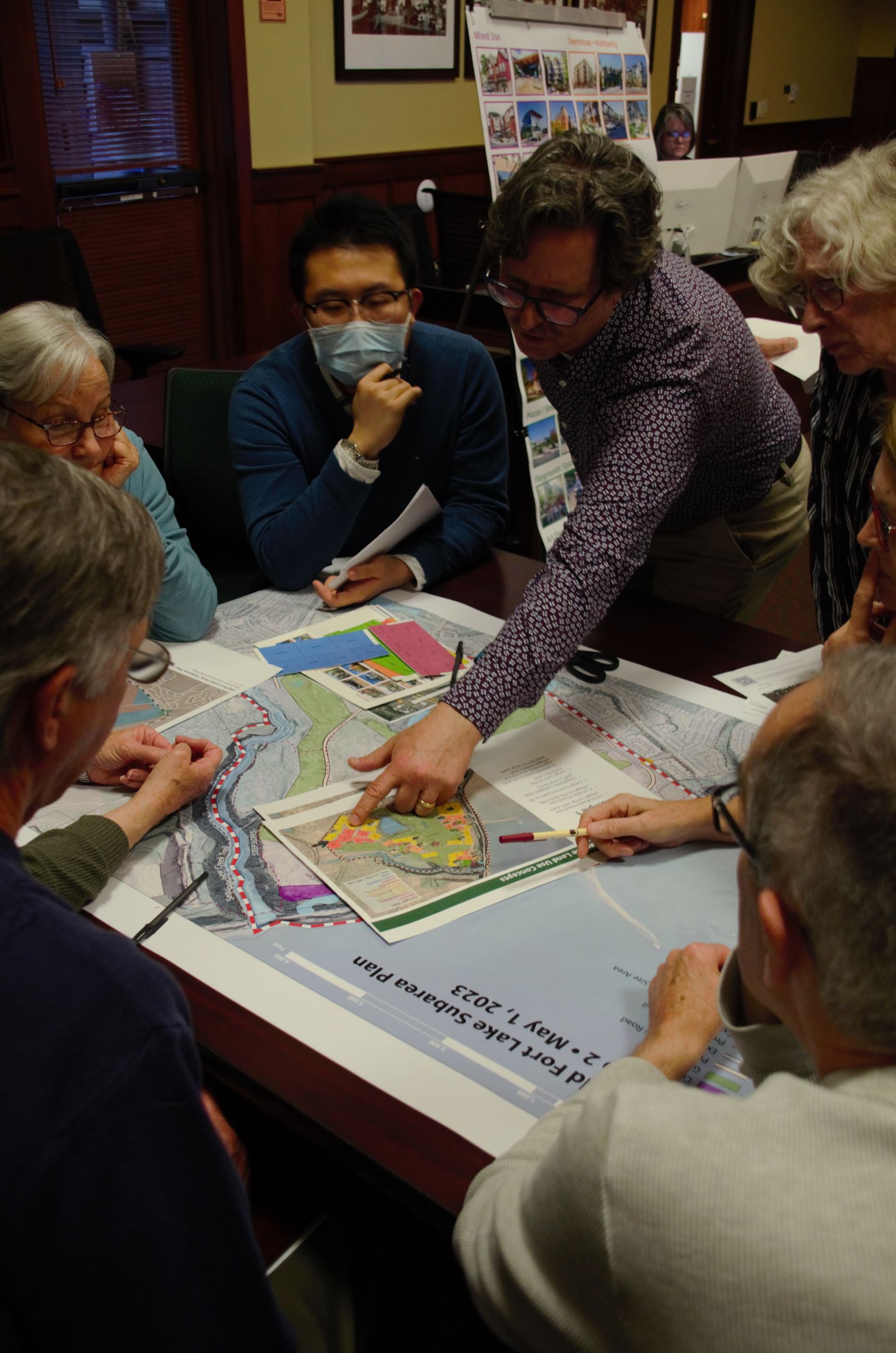 Urban Designer Yifan Xing and Planner Bob Bengford with MAKERS assist with a mapping group